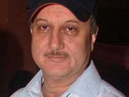 Anupam, Sharmila go for Morning Walk after 25 yrs