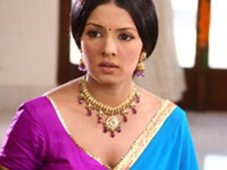 Celina accuses Tusshar of hurting her