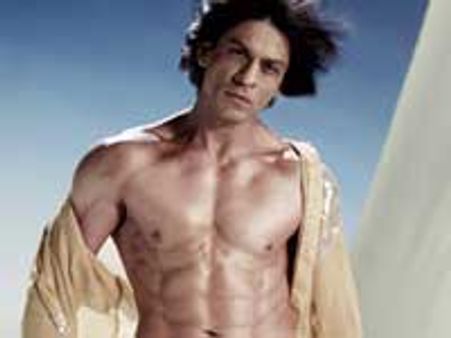Shahrukh to have eight pack abs now