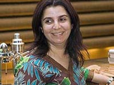 Farah says no to award, yes to Karan Johar