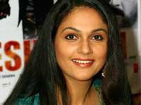 Gracy Singh to grace Loud Speaker
