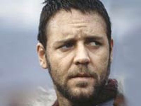 Russell, Ridley's new tiff over Robin Hood set