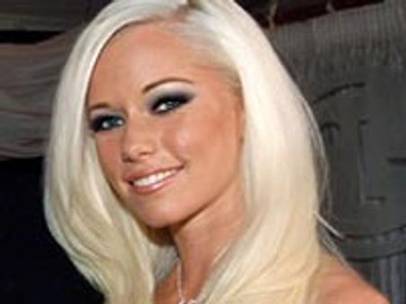 Kendra Wilkinson to turn mum on Christmas Day