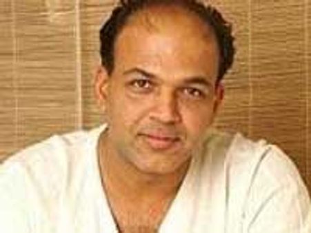 Ashutosh again fights during an award function