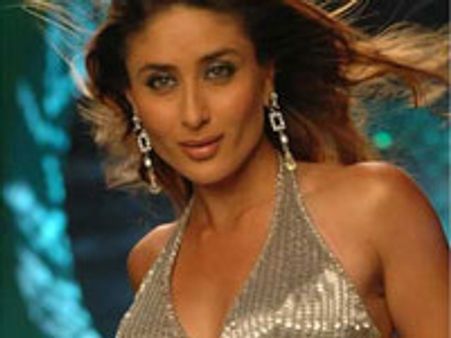 Kareena walks out on 'nudity' question