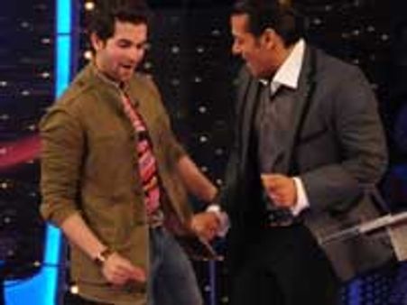 Neil bonds with Salman on 10 Ka Dum