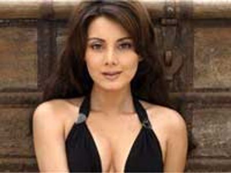 Minissha kissed Sreesanth in Macau?