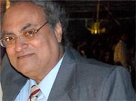 Aamir's cousin Tariq resurfaces