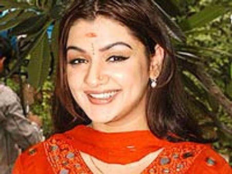 Arti finally bags a meaty role in Neelaveni