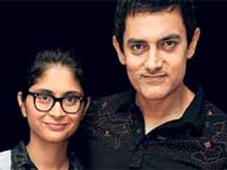 Worried Aamir covers miles to speak to wife Kiran