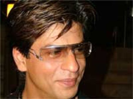 Police to issue non-bailable warrant against Shahrukh