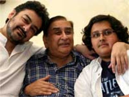Adnan Sami's father passes away; funeral today
