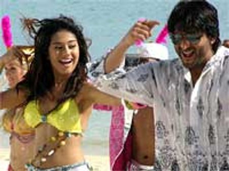 Akshaye and Arshad take the Short Kut