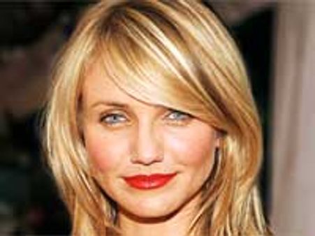 Cameron unveils her star on Hollywood Walk Of Fame