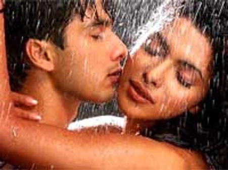 Shahid celebrates Priyanka's success