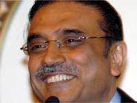 Pakistani President thanks Jolie for financial aid