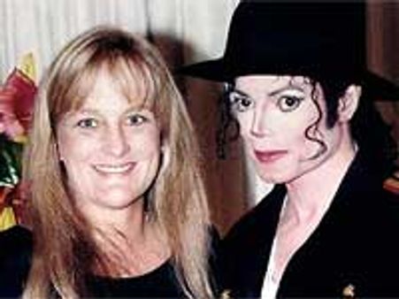 Jacko's ex-wife Debbie Rowe seeks full custody of kids