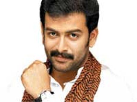 Prithviraj sings for Puthiyamugham