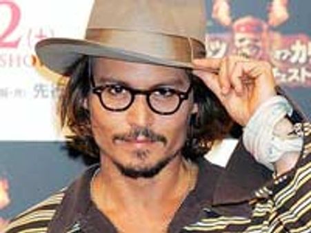 Depp gossiped about co-stars in French!
