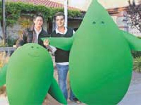 Meet SRK's new found friends Chouw and Mouw