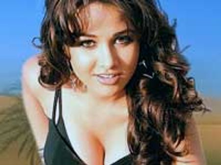 Priyanka blushes for Kiss Mix