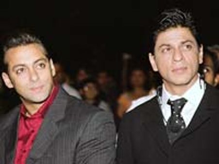 Shahrukh shoots with Salman's stolen guitar