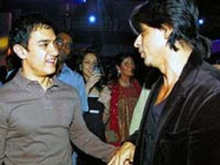 Yash Chopra wants SRK or Aamir