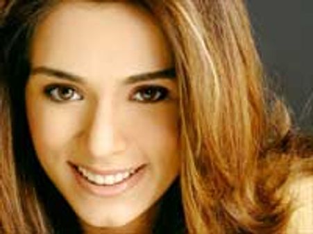 Nargis Bagheri takes a Morning Walk