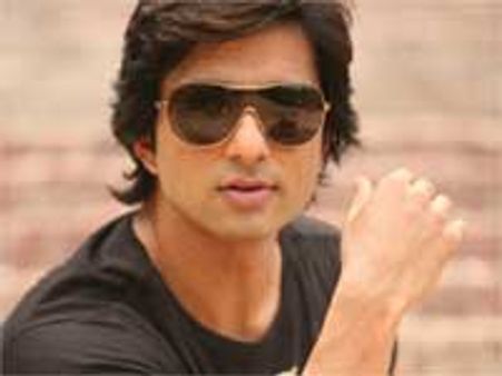 Sonu's bare-chested fight with Salman