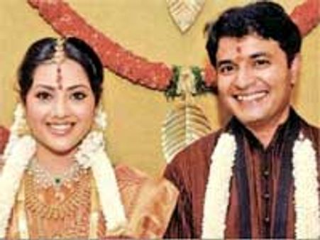 Meena wed Vidyasagar at Tirumala!