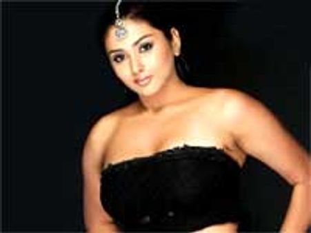 Namitha to be Kollywood's Angelina Jolie!