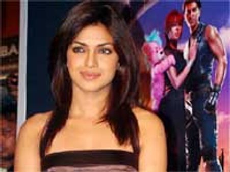 Priyanka defeats Kareena on web