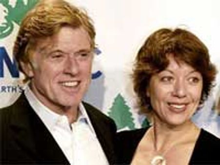 Robert Redford marries long-time girlfriend