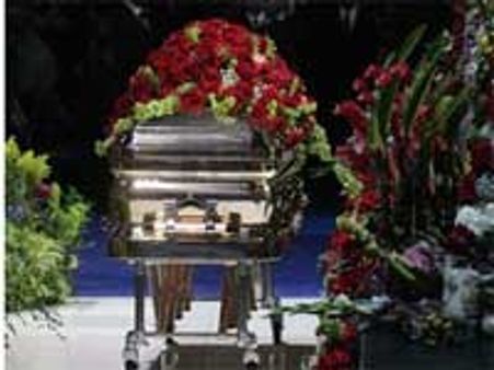 MJ's family crying over an empty coffin?