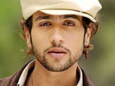 Adhyayan can't bear the talk of Kangana