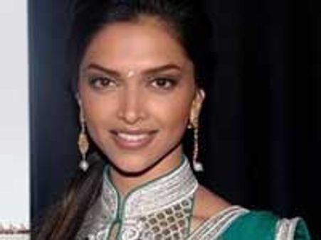 Deepika Padukone shakes legs in Love4Ever