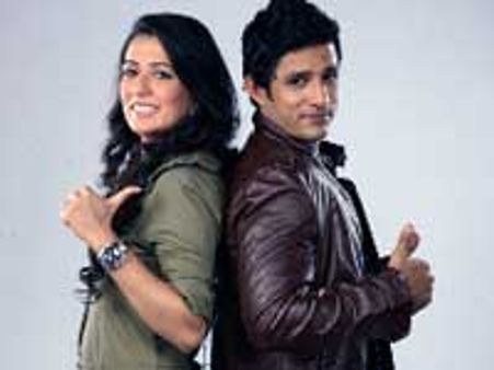 Mini and Yudi recreate Sholay in Iss Jungle