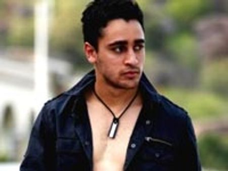 Imran wants to have a piece of Kareena