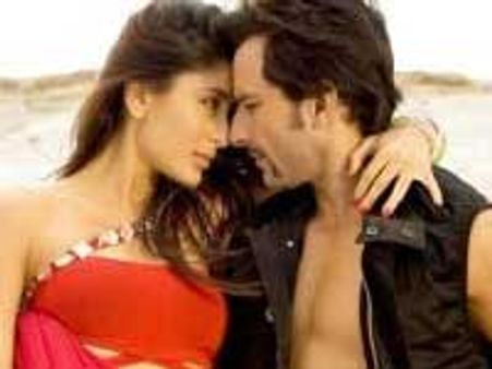 Saif-Kareena on a kissing spree