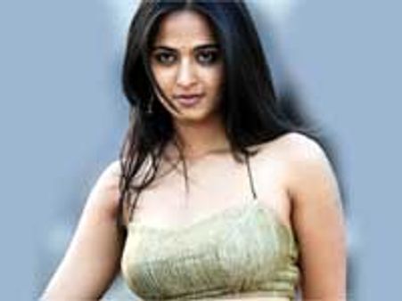 Glamorous Anushka turns prostitute