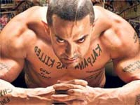 Aamir Khan gives body-building tips to Kunal