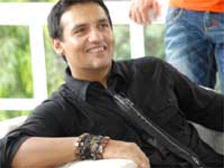 Marc makes Mona cry in Iss Jungle