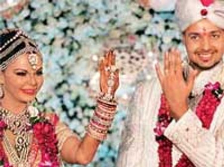 Rakhi Sawant bowled by Elesh Parujanwala