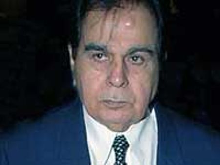 Bollywood rallies behind Dilip Kumar for Bharat Ratna