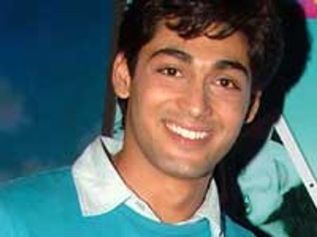 Ruslaan Mumtaz doing a Hrithik Roshan