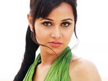 “I would love to meet a ghost”- Priyanka Kothari