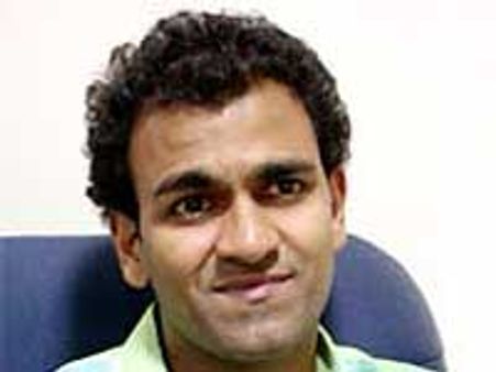 Raghavendra Rajkumar escapes car accident