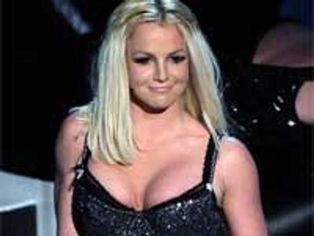 Britney Spears flaunts her bikini body