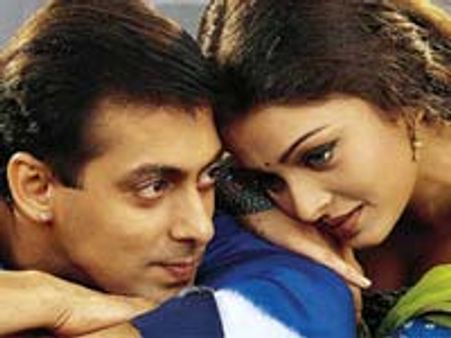 Salman gets too close to Aishwarya