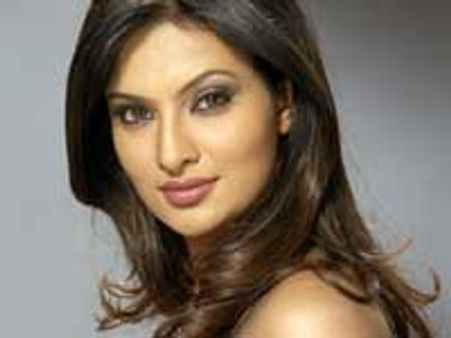 Sayali Bhagat takes up item number in Jail